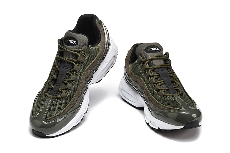 Nike Air Max 95 SP "UNDEFEATED / Olive" - view 4